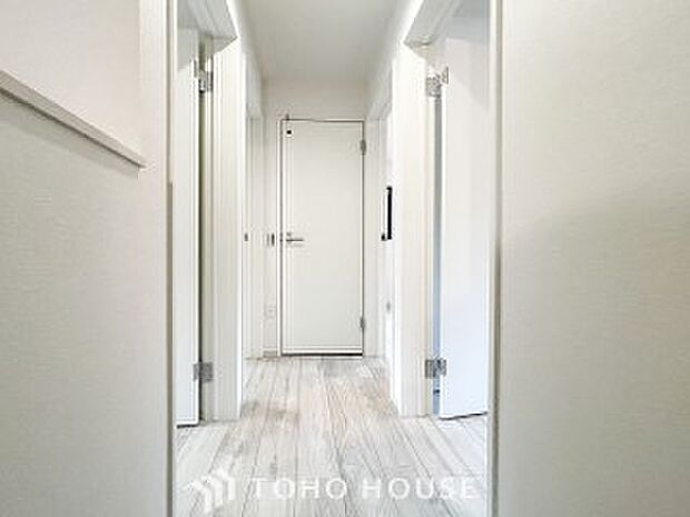 やわらかな陽射しがふりそそぎ、ゆったりした時間が流れる室内。