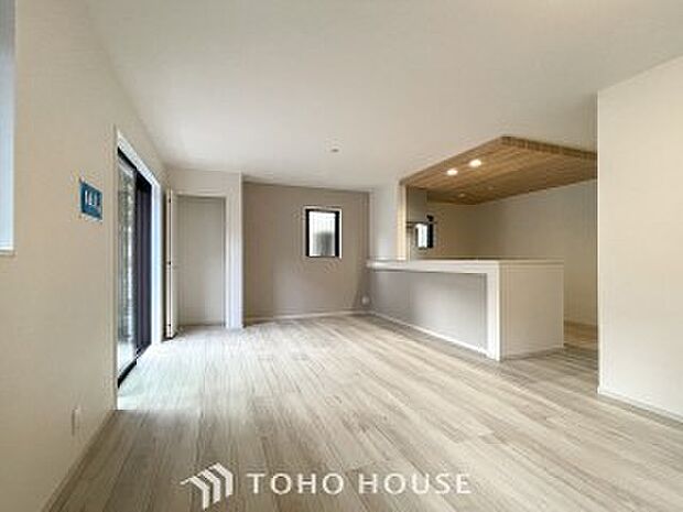 空気感という居心地の良いBGMは、暮らしのステージを彩り、心のやすらぎと満足感を与えてくれます。