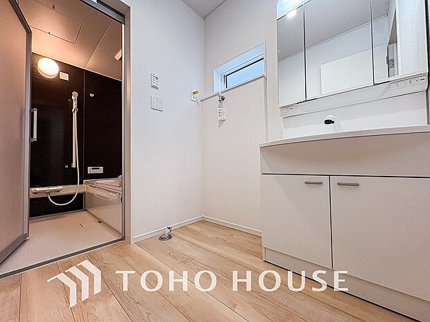 落ち着いた空間を演出するカラーと、ゆったりお使い頂ける広さが魅力のパウダールーム。