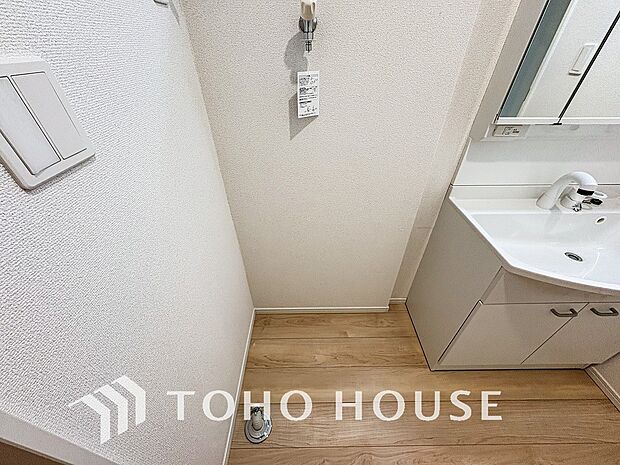 洗濯機を配置しても十分なスペースを確保しております。