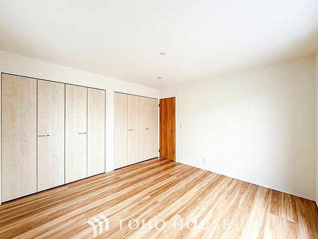 1日の疲れを癒し、心地よく寛げるようゆったりとした広さを確保しています。