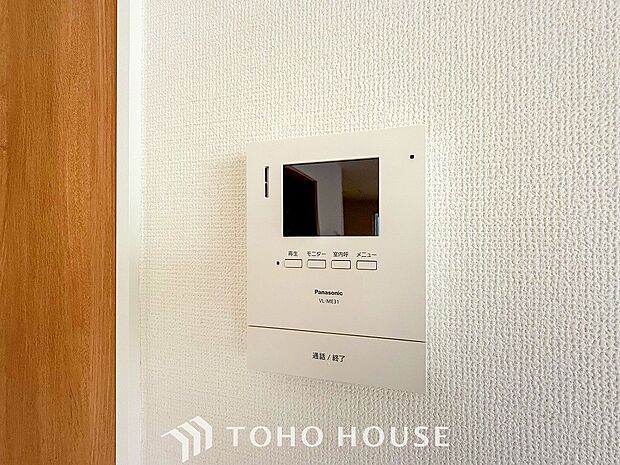 誰が来てもわかる様にモニター付きインターホンを設置。快適と安らぎを合わせた優しい設計。
