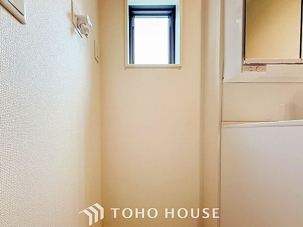 洗濯機を配置しても十分なスペースを確保しております。