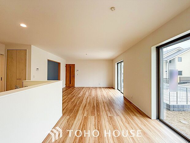 忙しい朝でも、しっかり家族が揃って食事をして頂けるゆとりある大きさのダイニングスペース。