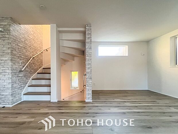 落ち着いた雰囲気に包まれた伸びやかな空間で、ゆったりと家族団らんの時間を過ごせます。