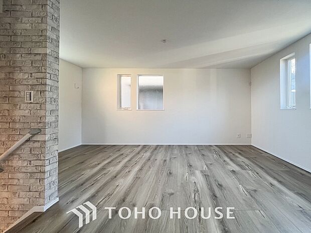 落ち着いた色調のリビングは家族団欒の憩いの場所です。