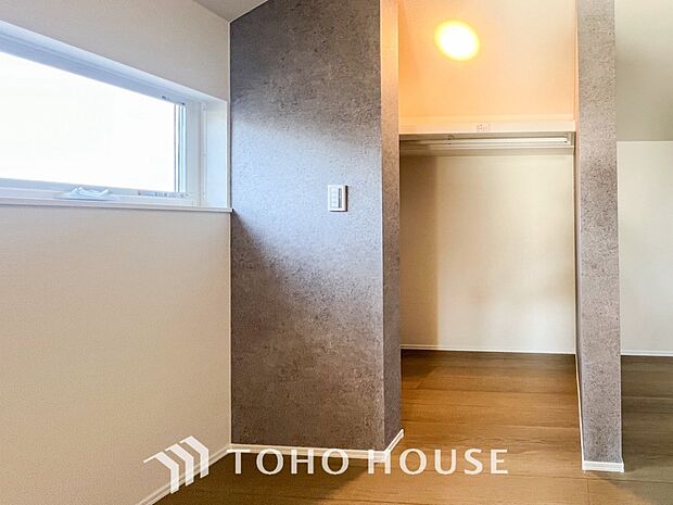 衣類だけでなく大きな荷物も収納でき、お部屋がすっきりします。