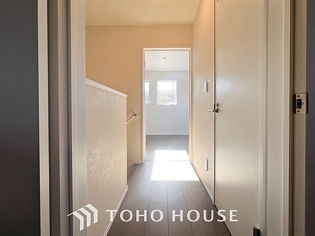 やわらかな陽射しがふりそそぎ、ゆったりした時間が流れる室内。