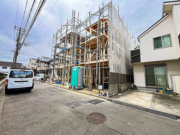 爽やかな青空の下に贅沢なほどに降り注ぐ陽光、豊かな居住性と、クオリティが見事に調和した住空間。
