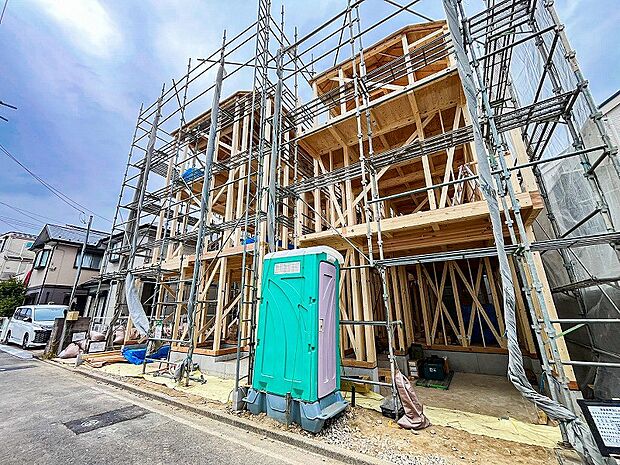 風を感じ青い空から太陽の恵みを感じる温もり溢れる佇まい。