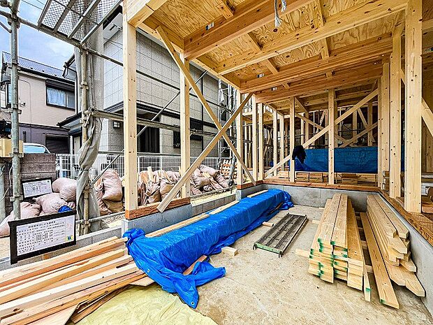 大切なお車を雨や風から守ってくれるビルトイン車庫付です。