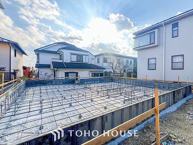 閑静な住宅街の一角、ひと時のくつろぎが生まれ、ゆっくりと愛着が育まれていきます。