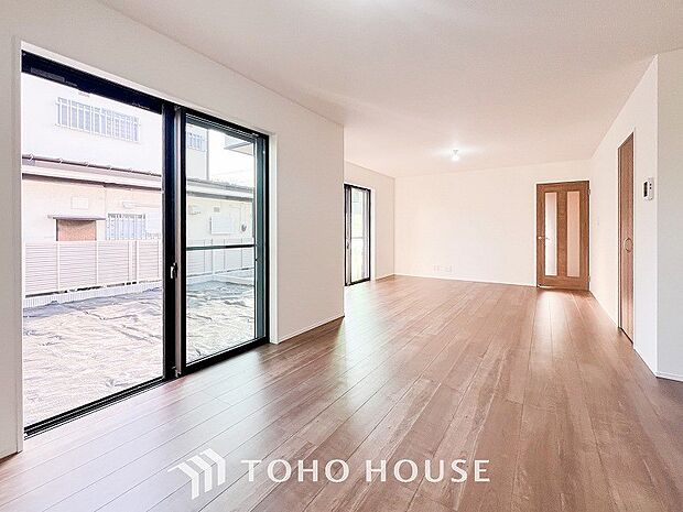 落ち着いた雰囲気に包まれた伸びやかな空間で、ゆったりと家族団らんの時間を過ごせます。