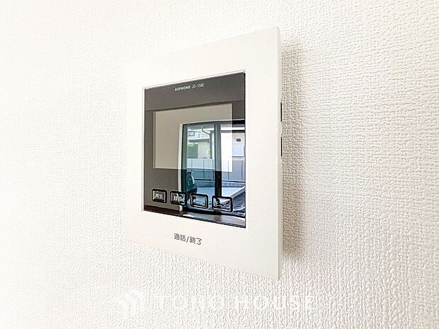 誰が来てもわかる様にモニター付きインターホンを設置。