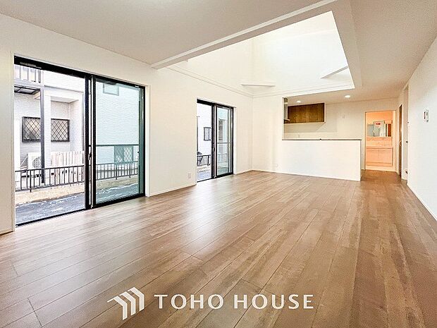 忙しい朝でも、しっかり家族が揃って食事をして頂けるゆとりある大きさのダイニングスペース。