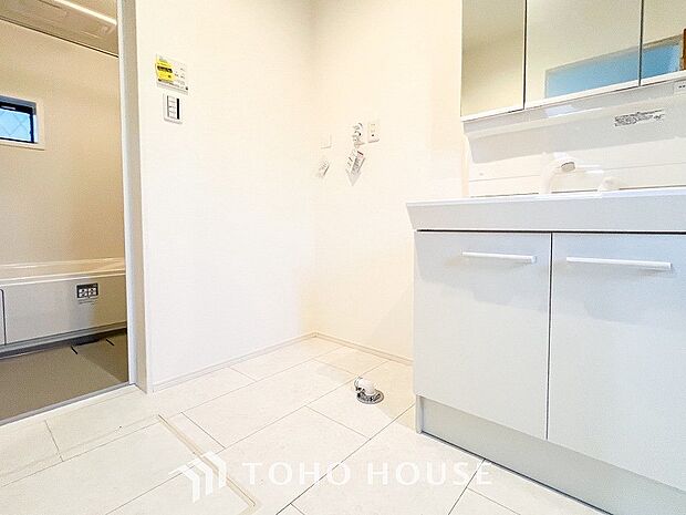 洗濯機を配置しても十分なスペースを確保しております。