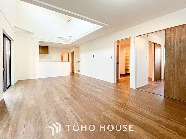 ここにはみんなが集い、食事と楽しい会話が始まるスペース。