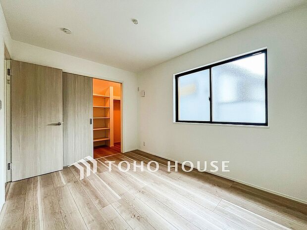 1日の疲れを癒し、心地よく寛げるようゆったりとした広さを確保しています。