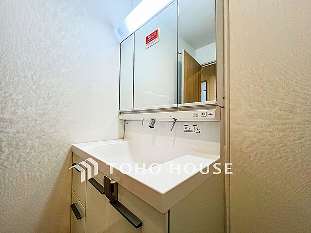 洗面台・洗面所落ち着いた空間を演出するカラーと、ゆったりお使い頂ける広さが魅力のパウダールーム。