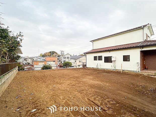 閑静な住宅街の陽当りに恵まれた土地。たくさんの想いが美しいカタチに彩られます。