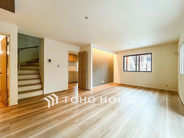 光と風があふれる開放的なリビングダイニングには自然と家族みんなが集まってきます。