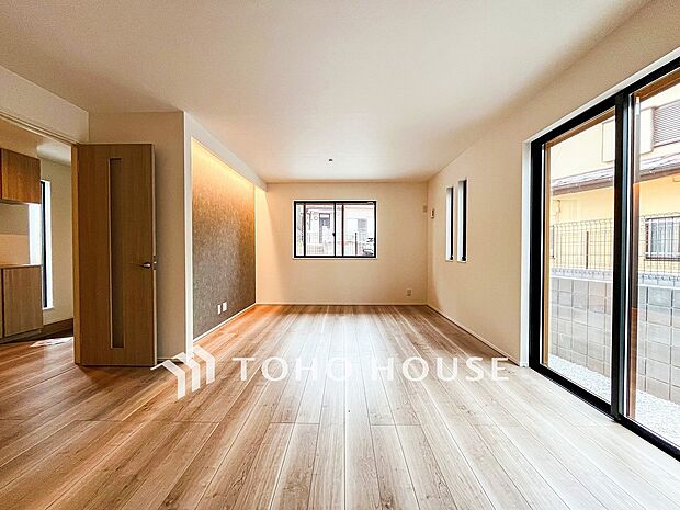 光と風があふれる開放的なリビングダイニングには自然と家族みんなが集まってきます。