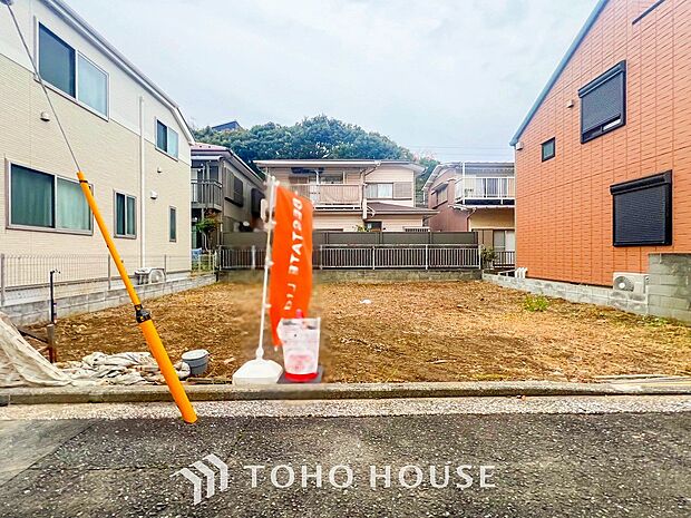 閑静な住宅街の一角、ひと時のくつろぎが生まれ、ゆっくりと愛着が育まれていきます。