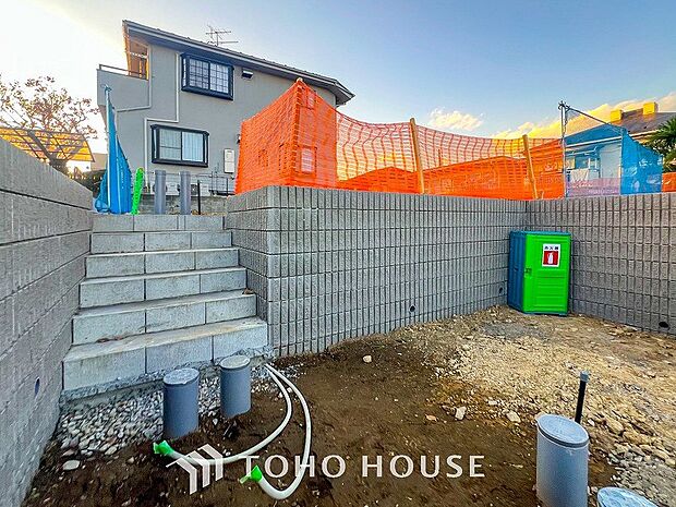 風を感じ青い空から太陽の恵みを感じる温もり溢れる佇まい。