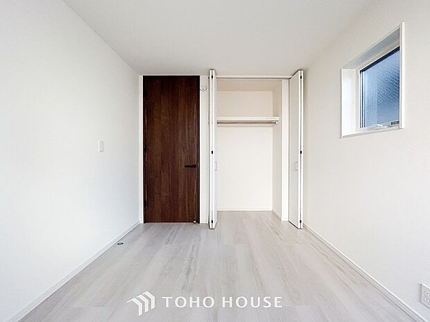 採光もアクセントの一つとして。プライベートルームにはやさしい光が射し込んでいます。