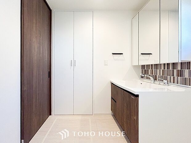 清潔感のあるプライベート空間は、身だしなみチェックや肌のお手入れに最適です。