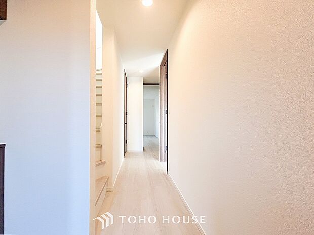 やわらかな陽射しがふりそそぎ、ゆったりした時間が流れる室内。