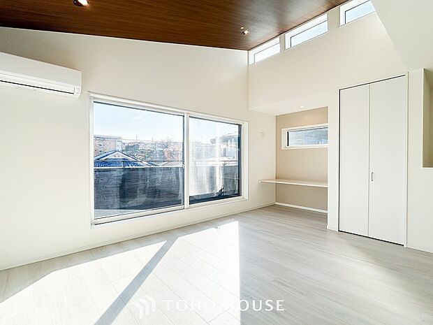 光と風があふれる開放的なリビングダイニングには自然と家族みんなが集まってきます。