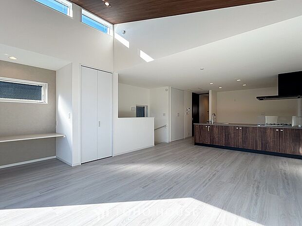 ここにはみんなが集い、食事と楽しい会話が始まるスペース。