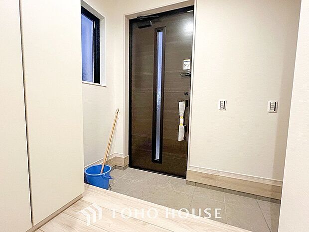 帰り着くたびに洗練されたテイストの空間に迎えられ誇りと喜びを感じる玄関まわりです。