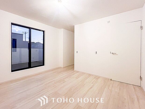 一日の疲れをいやしてくれる主寝室。自分時間を快適に過ごすプライベートルーム。