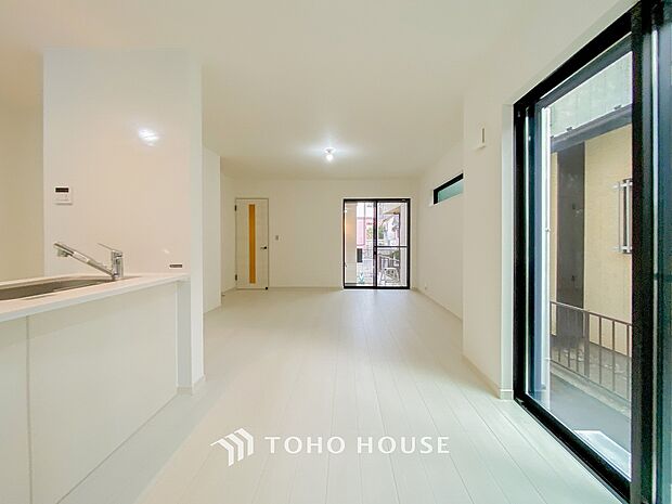 空気感という居心地の良いBGMは、暮らしのステージを彩り、心のやすらぎと満足感を与えてくれます。