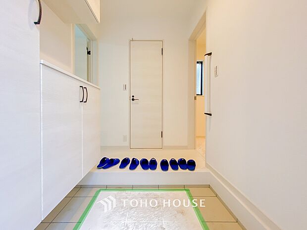 やわらかな陽射しがふりそそぎ、ゆったりした時間が流れる室内。