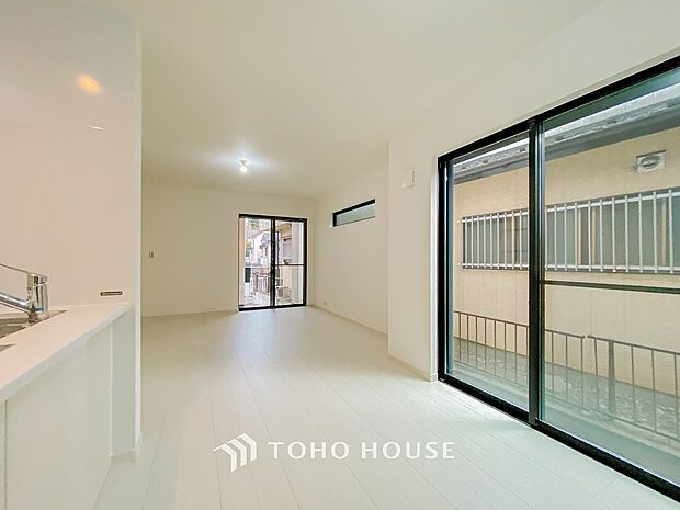 忙しい朝でも、しっかり家族が揃って食事をして頂けるゆとりある大きさのダイニングスペース。