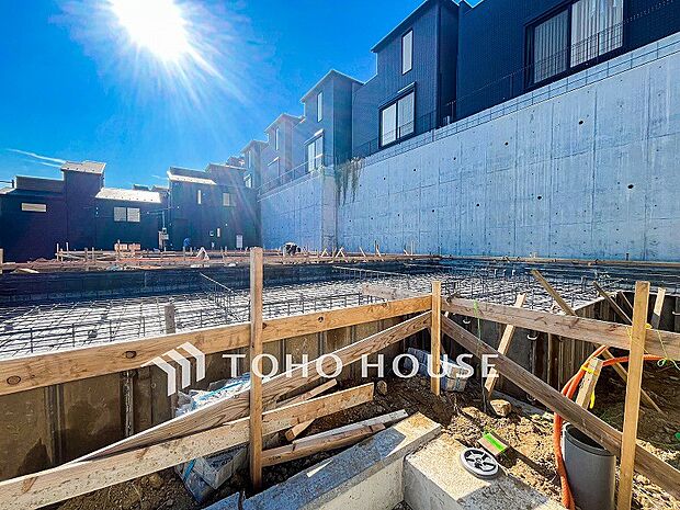 閑静な住宅街の一角、ひと時のくつろぎが生まれ、ゆっくりと愛着が育まれていきます。