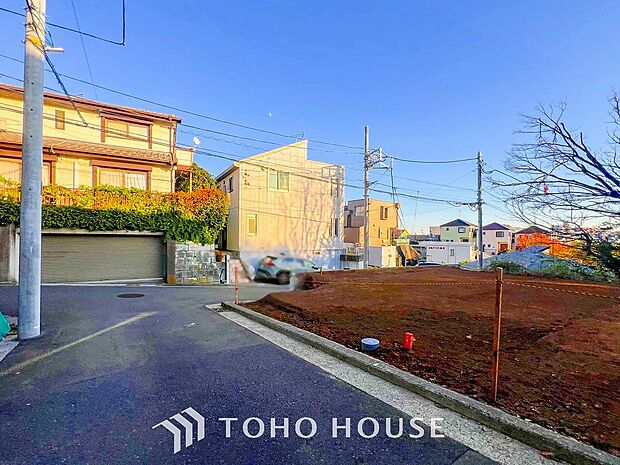 閑静な住宅街の一角、ひと時のくつろぎが生まれ、ゆっくりと愛着が育まれていきます。