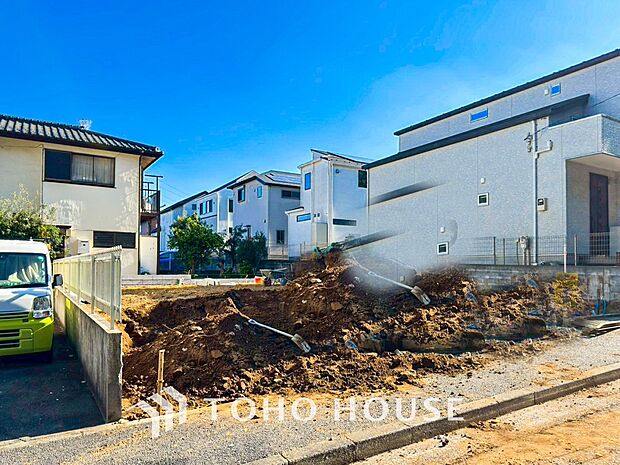 閑静な住宅街の陽当りに恵まれた土地。寛ぎに満ちた住環境です。