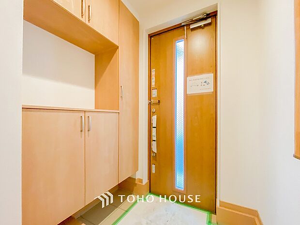 居住者の帰り、訪れる方を優しく迎えてくれる玄関です。