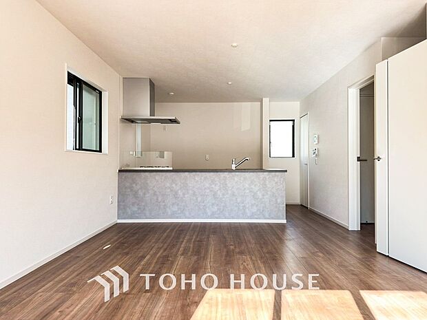 落ち着いた雰囲気に包まれた伸びやかな空間で、ゆったりと家族団らんの時間を過ごせます。