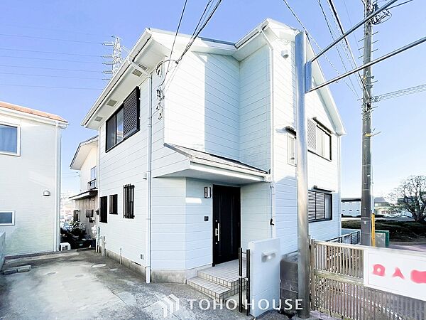 住む人や訪れる人やさしくエスコートする玄関アプローチ。