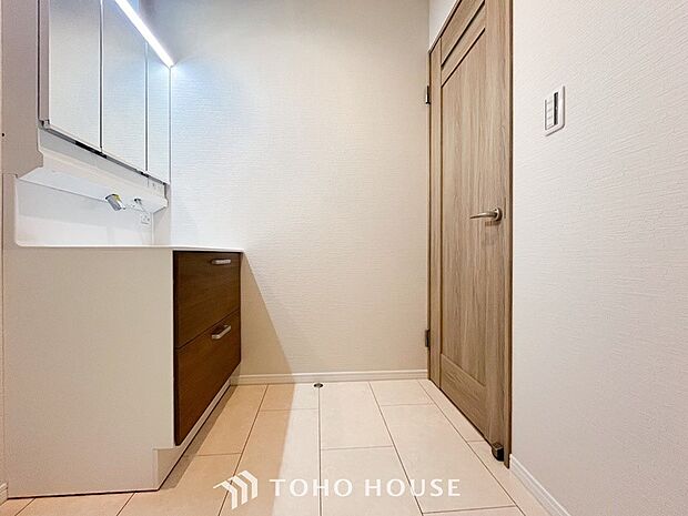 清潔感のあるプライベート空間は、身だしなみチェックや肌のお手入れに最適です。