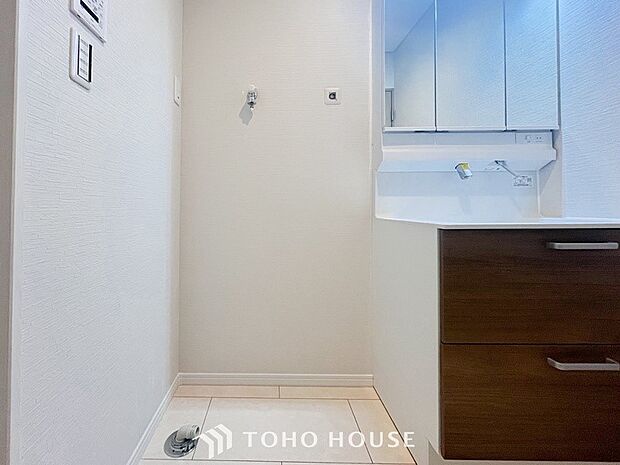 洗濯機を配置しても十分なスペースを確保しております。