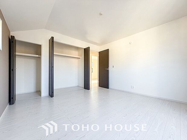 一日の疲れをいやしてくれる主寝室。自分時間を快適に過ごすプライベートルーム。