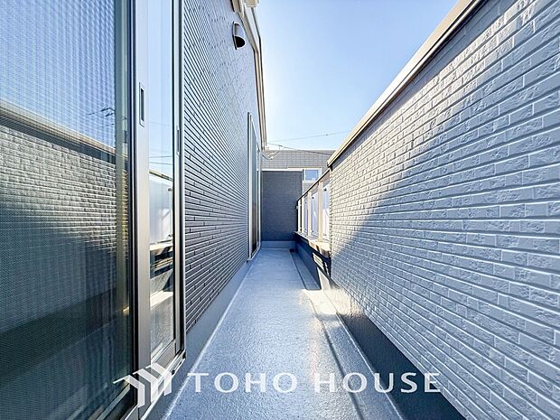 心地よい風を肌で感じることのできるバルコニー。