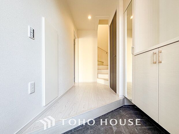 やわらかな陽射しがふりそそぎ、ゆったりした時間が流れる室内。