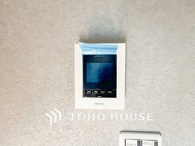 誰が来てもわかる様にモニター付きインターホンを設置。